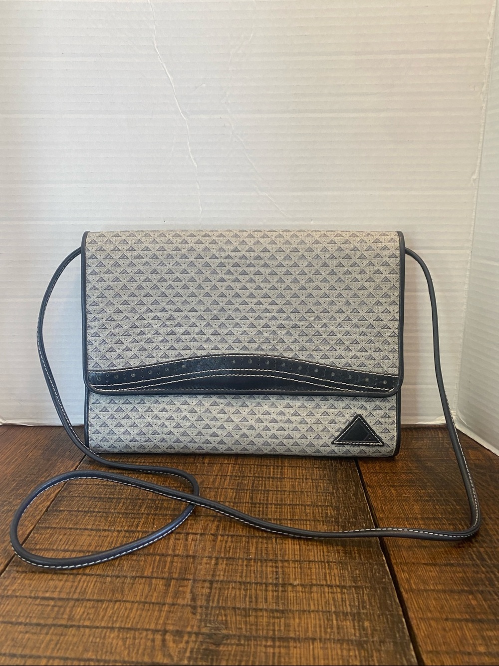 Vintage 1984 Liz Claiborne Gray Patterned Crossbody with Navy Trim